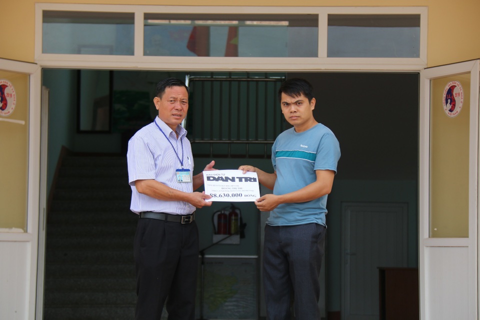 Bạn đọc Dân trí giúp đỡ hai bé gái bị não chất trắng hơn 88 triệu đồng - 2 Bạn đọc Dân trí giúp đỡ hai bé gái bị não chất trắng hơn 88 triệu đồng - 2