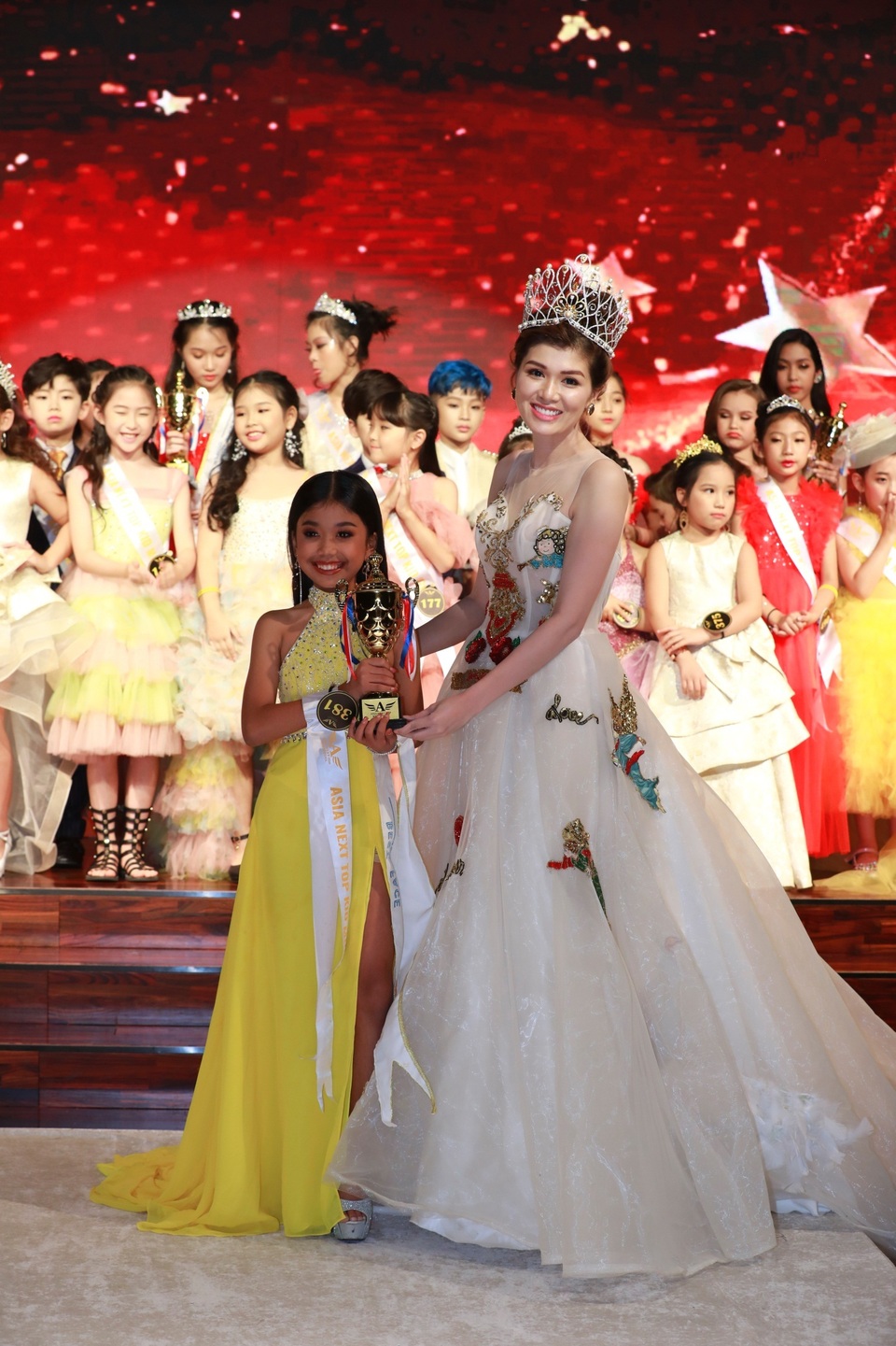 Hồ Oanh Yến xuất sắc đăng quang Queen Of Beauty World 2019 - 4 Hồ Oanh Yến xuất sắc đăng quang Queen Of Beauty World 2019 - 4