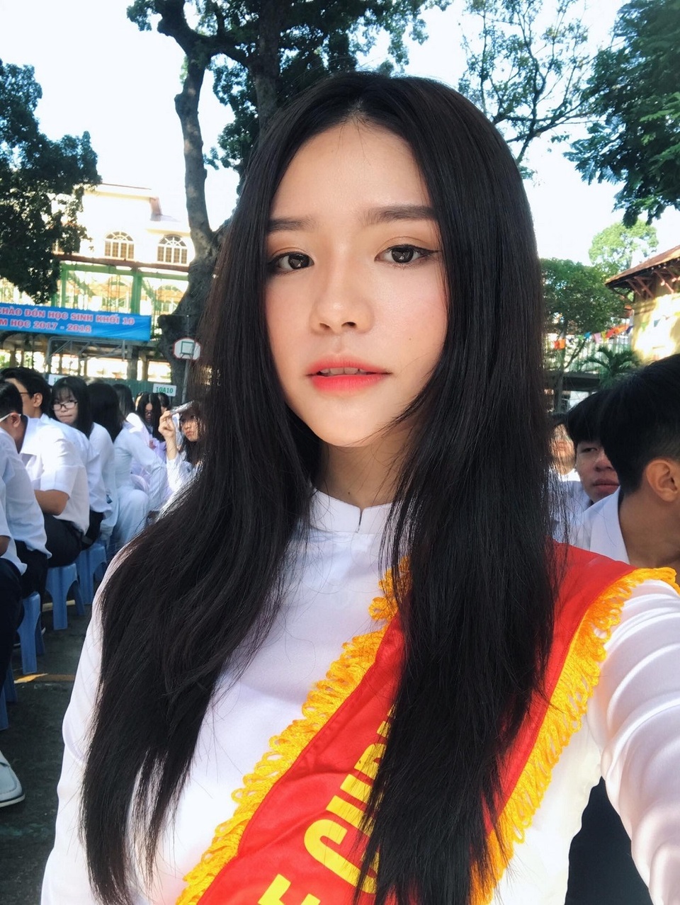 Hot girl 19 tuổi tự sắm ô tô: “Mỗi ngày ngủ 4-5 tiếng, không dám đi làm trễ 1 phút” - 1 Hot girl 19 tuổi tự sắm ô tô: “Mỗi ngày ngủ 4-5 tiếng, không dám đi làm trễ 1 phút” - 1