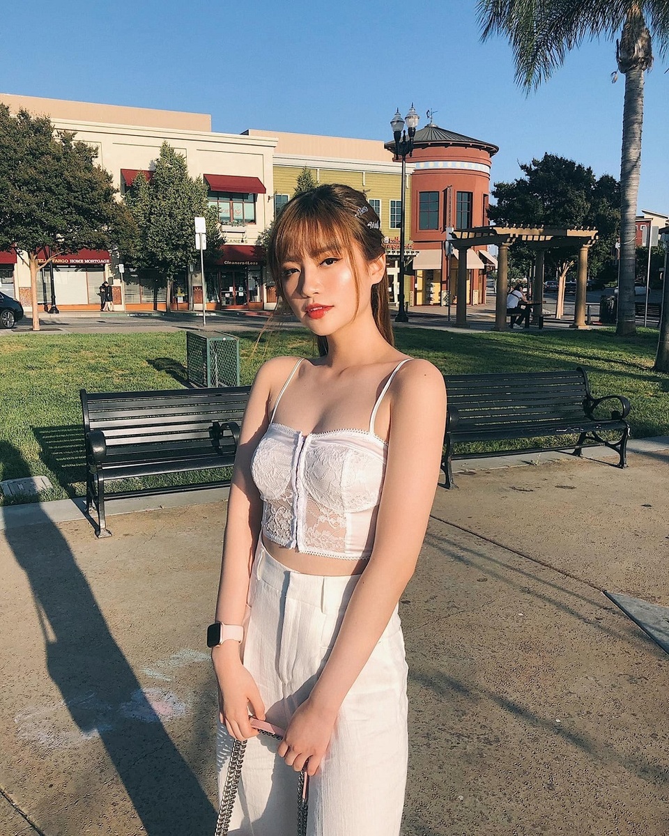 Hot girl 19 tuổi tự sắm ô tô: “Mỗi ngày ngủ 4-5 tiếng, không dám đi làm trễ 1 phút” - 2 Hot girl 19 tuổi tự sắm ô tô: “Mỗi ngày ngủ 4-5 tiếng, không dám đi làm trễ 1 phút” - 2