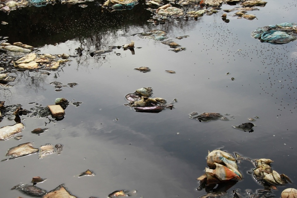 Cận cảnh những núi rác cao hơn ngôi nhà 4 tầng tại TP biển Sầm Sơn - 10 Cận cảnh những núi rác cao hơn ngôi nhà 4 tầng tại TP biển Sầm Sơn - 10