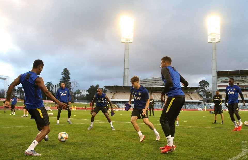 Các tân binh đắt giá tập luyện cùng Man Utd tại Australia - 19 Các tân binh đắt giá tập luyện cùng Man Utd tại Australia - 19