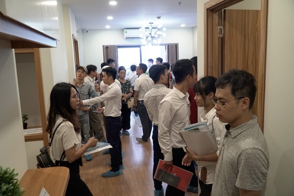 Đông đảo khách hàng tham dự khai trương căn hộ mẫu TSG Lotus Sài Đồng - 3 Đông đảo khách hàng tham dự khai trương căn hộ mẫu TSG Lotus Sài Đồng - 3