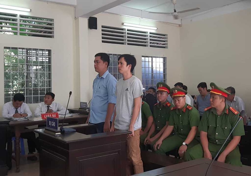 Đánh chết người vi phạm, 2 cựu công an lĩnh 16 năm tù - 1 Đánh chết người vi phạm, 2 cựu công an lĩnh 16 năm tù - 1