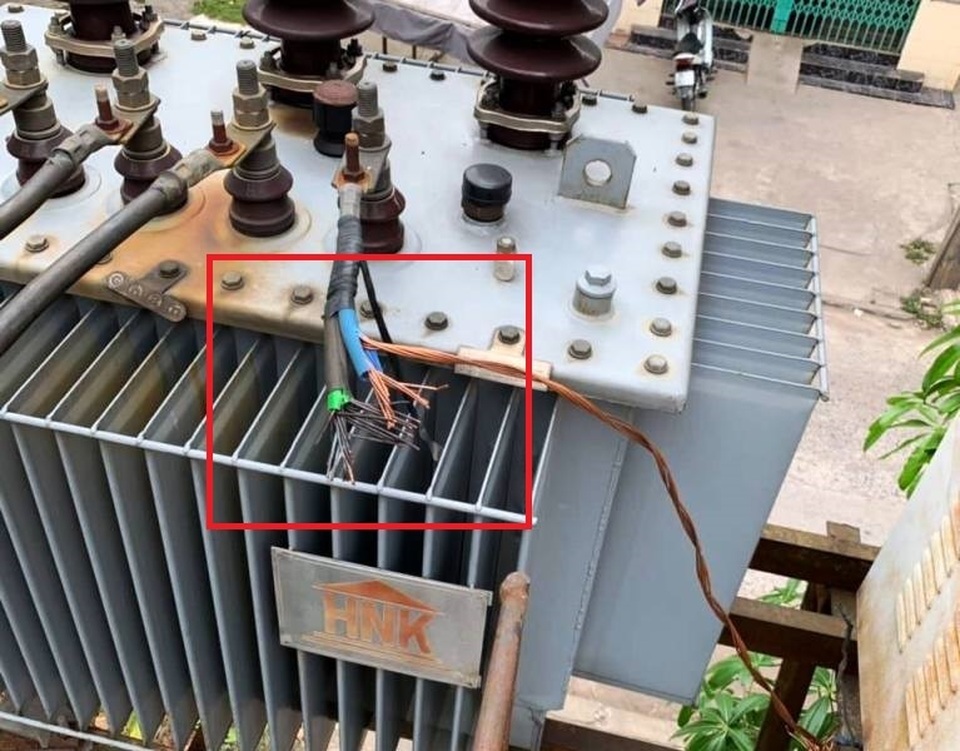 Ba ngày, 13 trạm biến áp bị cắt trộm dây cáp điện - 1 Ba ngày, 13 trạm biến áp bị cắt trộm dây cáp điện - 1
