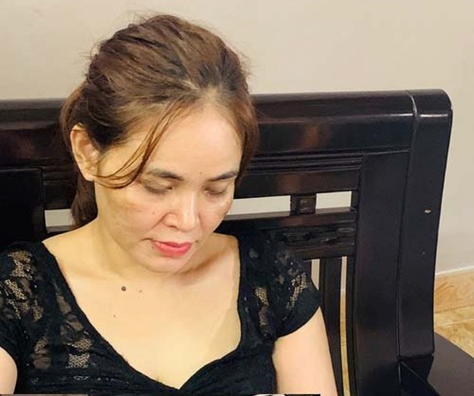Công an phá cửa bắt “nữ quái” tàng trữ ma túy và súng - 2 Công an phá cửa bắt “nữ quái” tàng trữ ma túy và súng - 2