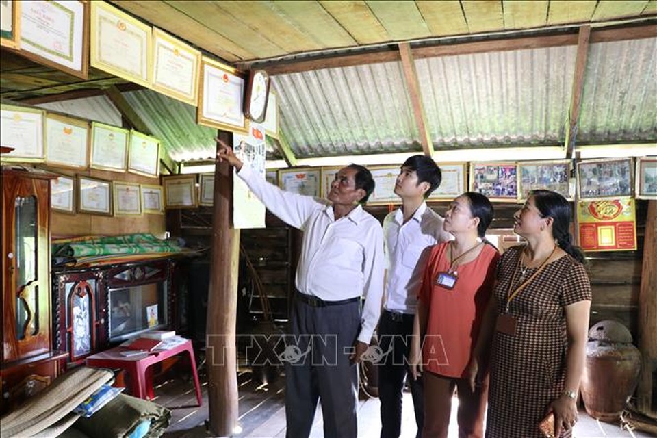 Già làng Nay Bim hiến đất xây dựng trường học vùng khó - 1 Già làng Nay Bim hiến đất xây dựng trường học vùng khó - 1