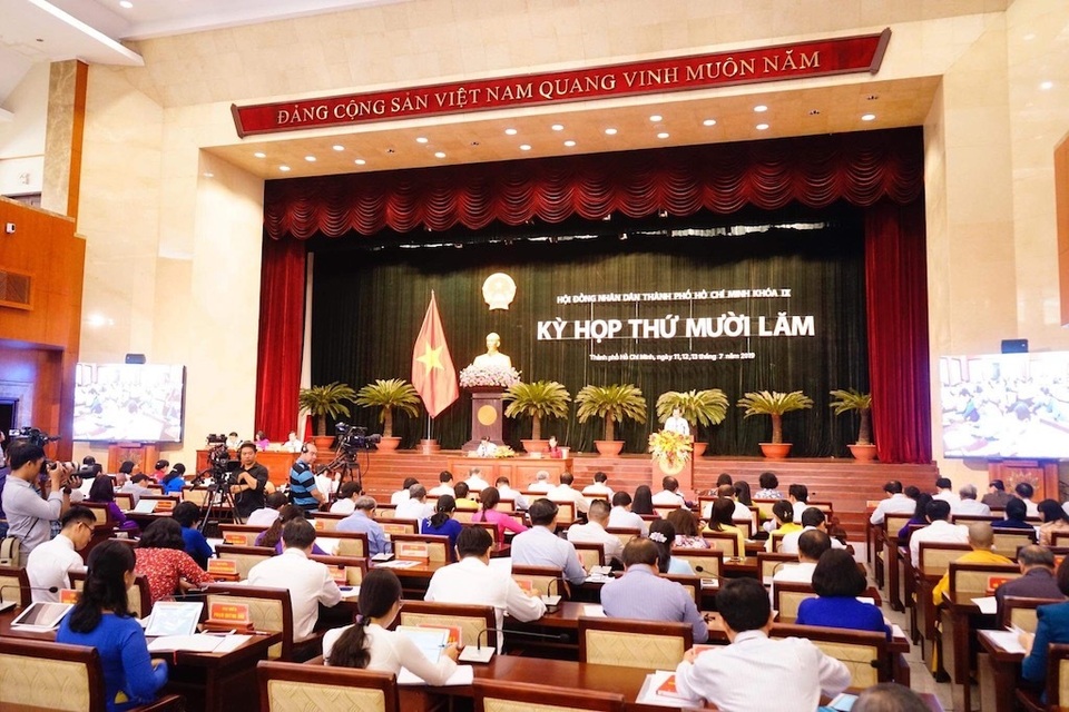 Khai mạc kỳ họp 15 HĐND TPHCM: Lần đầu tiên triển khai “kỳ họp không giấy” - 1 Khai mạc kỳ họp 15 HĐND TPHCM: Lần đầu tiên triển khai “kỳ họp không giấy” - 1