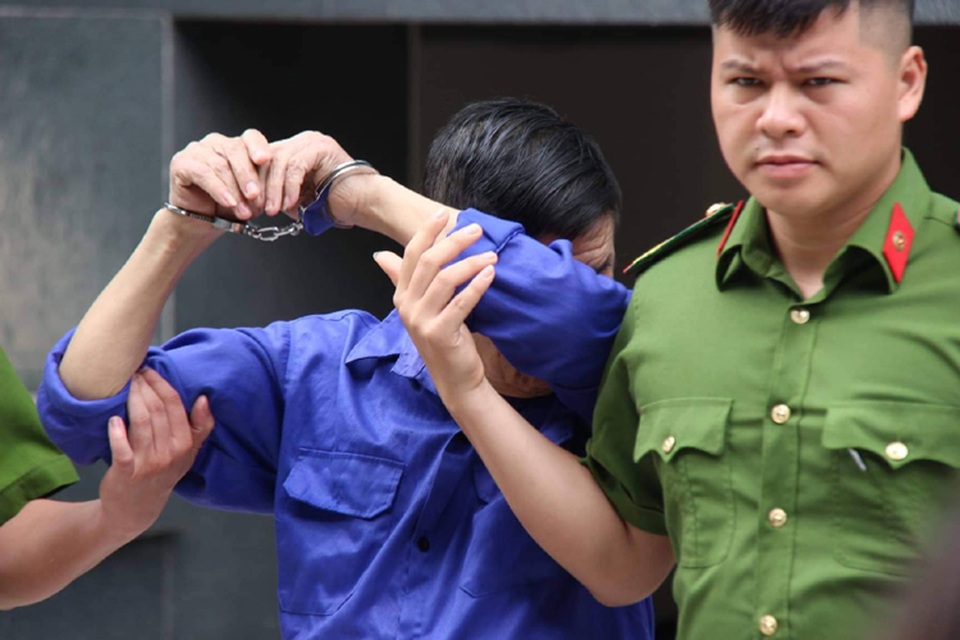 Hưng “kính” cùng đồng bọn “hành” tiểu thương chợ Long Biên thế nào? - 1 Hưng “kính” cùng đồng bọn “hành” tiểu thương chợ Long Biên thế nào? - 1