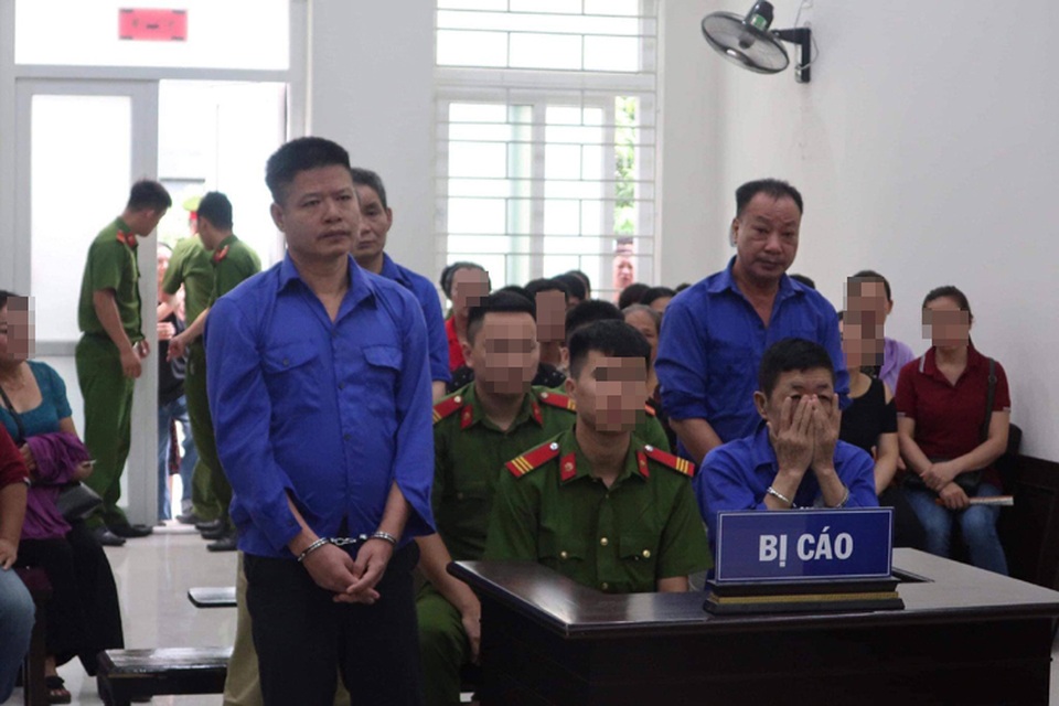 Hưng “kính” cùng đồng bọn “hành” tiểu thương chợ Long Biên thế nào? - 3 Hưng “kính” cùng đồng bọn “hành” tiểu thương chợ Long Biên thế nào? - 3