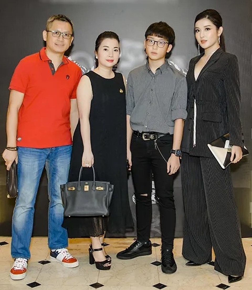 Tiết lộ về gia thế và em trai như “soái ca” của Á hậu Huyền My - 1 Tiết lộ về gia thế và em trai như “soái ca” của Á hậu Huyền My - 1