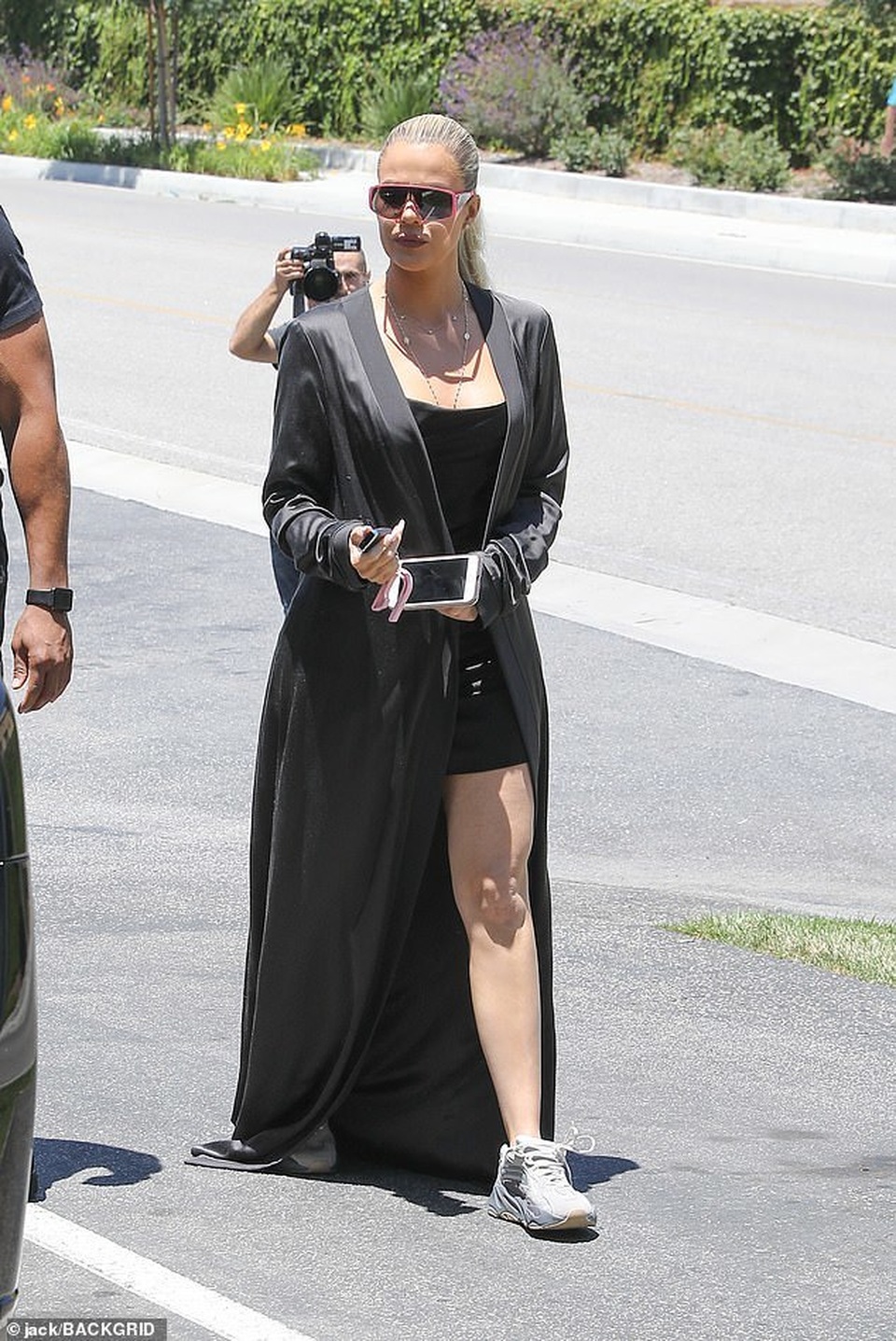 Kim siêu vòng ba bốc lửa ra phố cùng em gái - 5