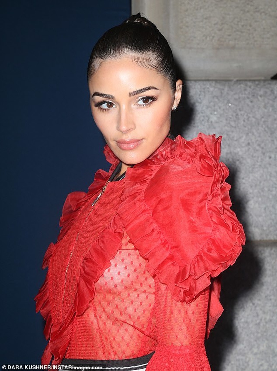 Olivia Culpo gợi cảm với áo xuyên thấu - 4