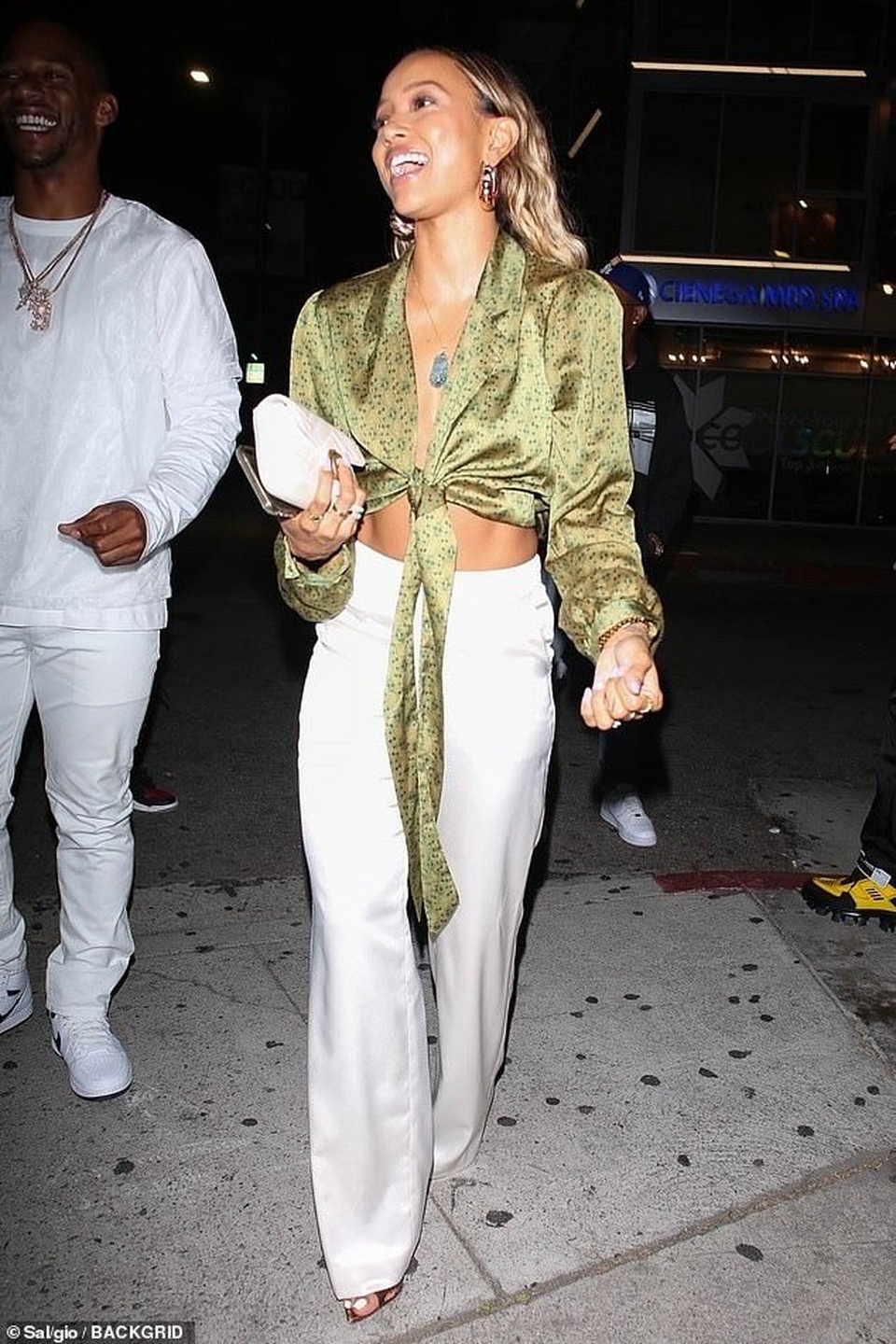 Hot girl gốc Việt Karrueche Tran tình tứ hôn bạn trai - 5 Hot girl gốc Việt Karrueche Tran tình tứ hôn bạn trai - 5