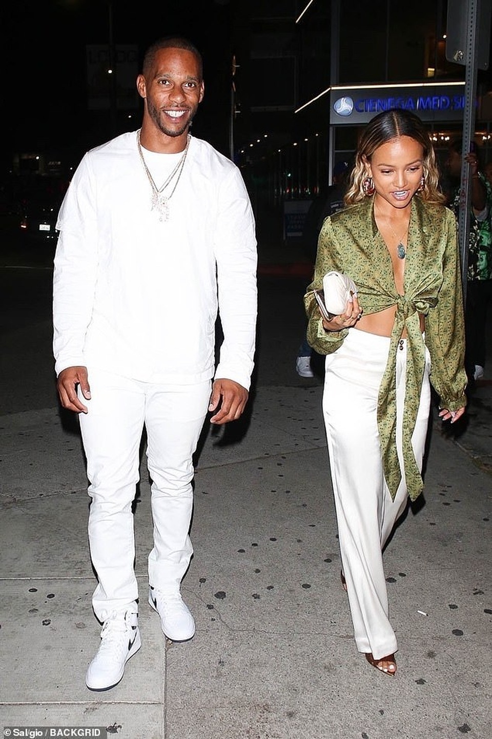 Hot girl gốc Việt Karrueche Tran tình tứ hôn bạn trai - 3 Hot girl gốc Việt Karrueche Tran tình tứ hôn bạn trai - 3