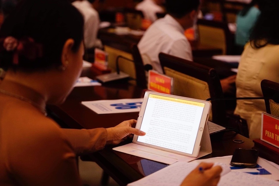 Khai mạc kỳ họp 15 HĐND TPHCM: Lần đầu tiên triển khai “kỳ họp không giấy” - 4 Khai mạc kỳ họp 15 HĐND TPHCM: Lần đầu tiên triển khai “kỳ họp không giấy” - 4