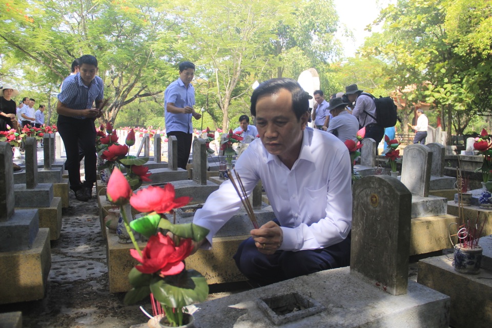 Đoàn công tác Bộ LĐ-TBXH tri ân các anh hùng, liệt sĩ tại Quảng Trị - 4 Đoàn công tác Bộ LĐ-TBXH tri ân các anh hùng, liệt sĩ tại Quảng Trị - 4