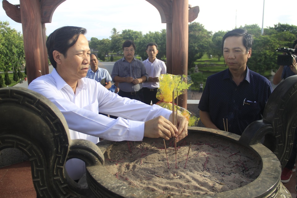 Đoàn công tác Bộ LĐ-TBXH tri ân các anh hùng, liệt sĩ tại Quảng Trị - 7 Đoàn công tác Bộ LĐ-TBXH tri ân các anh hùng, liệt sĩ tại Quảng Trị - 7
