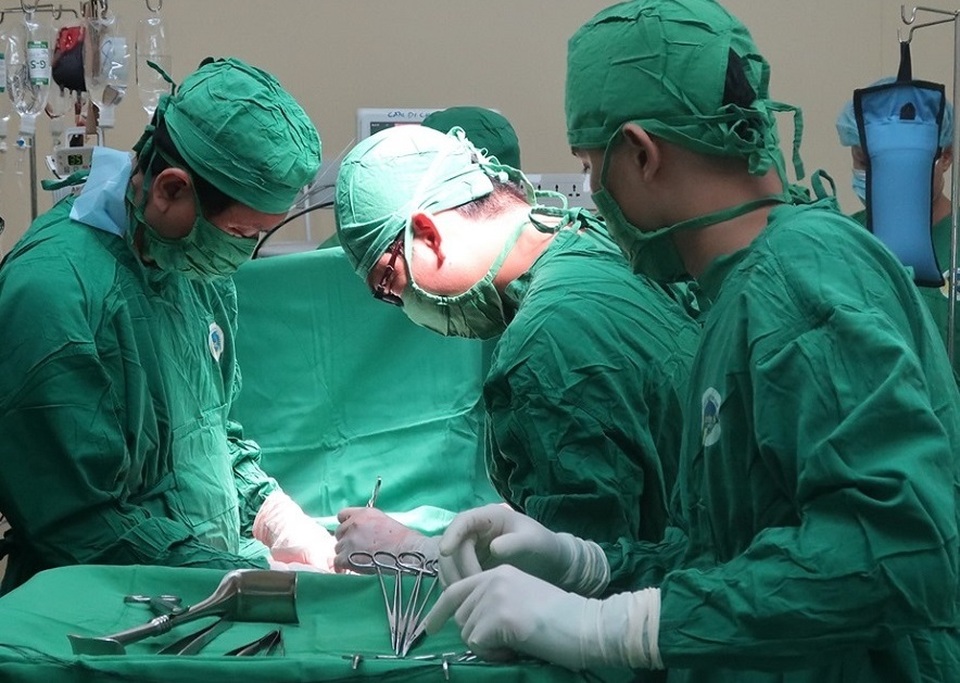 Tự điều trị khớp, bệnh nhân loét dạ dày máu phun thành vòi - 1