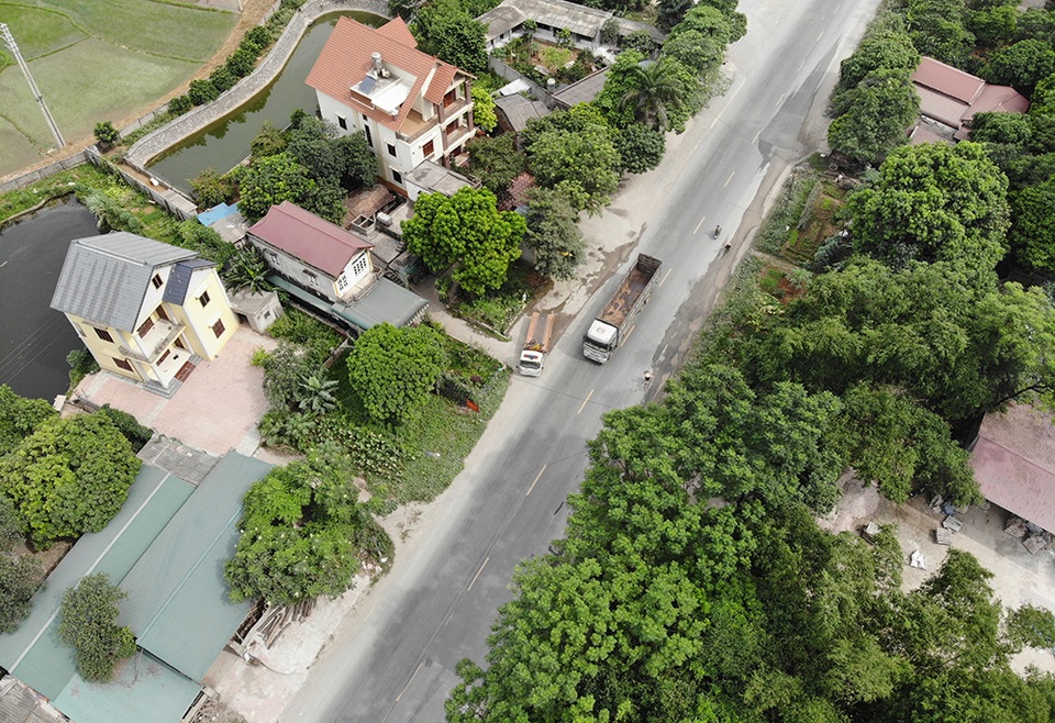 Binh đoàn xe quá khổ, quá tải lộng hành trên đường mòn Hồ Chí Minh - 6 Binh đoàn xe quá khổ, quá tải lộng hành trên đường mòn Hồ Chí Minh - 6