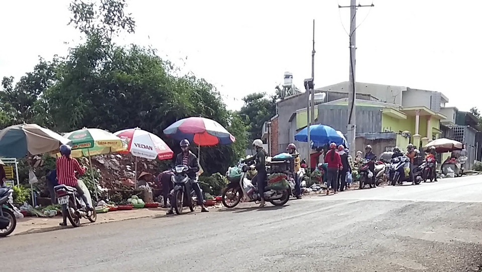 Những chợ tạm trên Quốc lộ, “cái bẫy rình rập” tại Gia Lai! - 1 Những chợ tạm trên Quốc lộ, “cái bẫy rình rập” tại Gia Lai! - 1