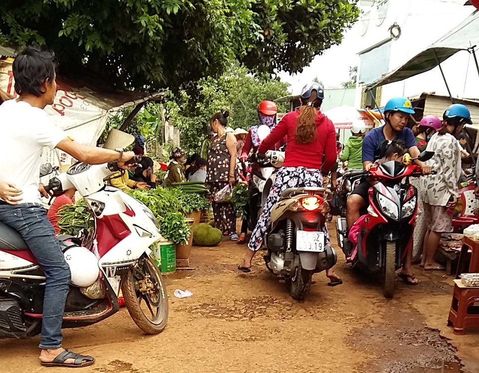 Những chợ tạm trên Quốc lộ, “cái bẫy rình rập” tại Gia Lai! - 3 Những chợ tạm trên Quốc lộ, “cái bẫy rình rập” tại Gia Lai! - 3