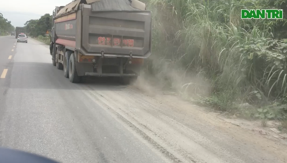 Binh đoàn xe quá khổ, quá tải lộng hành trên đường mòn Hồ Chí Minh - 3 Binh đoàn xe quá khổ, quá tải lộng hành trên đường mòn Hồ Chí Minh - 3