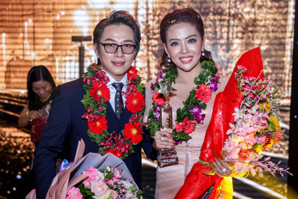 Phương Ý đăng quang ngôi vị Quán quân Thần tượng Bolero 2019 - 13 Phương Ý đăng quang ngôi vị Quán quân Thần tượng Bolero 2019 - 13