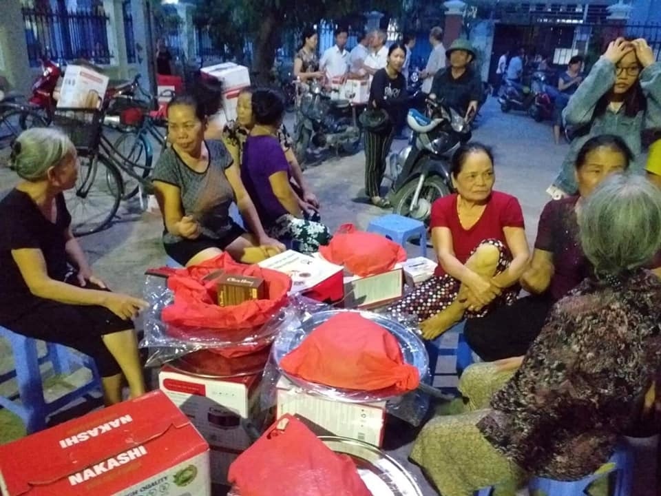Dân vây công ty bán hàng vì nghi mua phải hàng dỏm - 1 Dân vây công ty bán hàng vì nghi mua phải hàng dỏm - 1