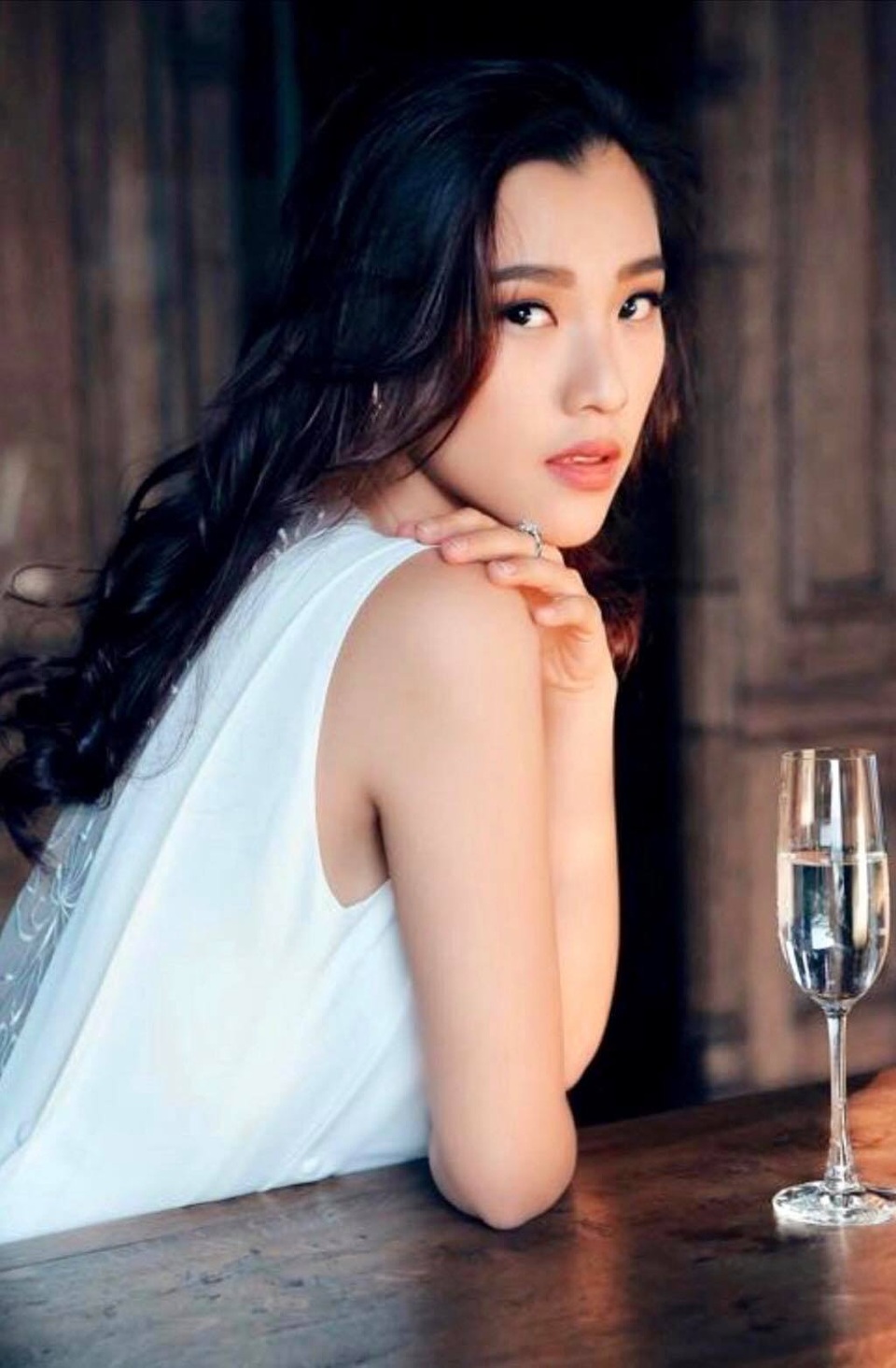 Á hậu Hoàng Oanh: “Tối kỵ “tọc mạch” vào chuyện người khác” - 2 Á hậu Hoàng Oanh: “Tối kỵ “tọc mạch” vào chuyện người khác” - 2