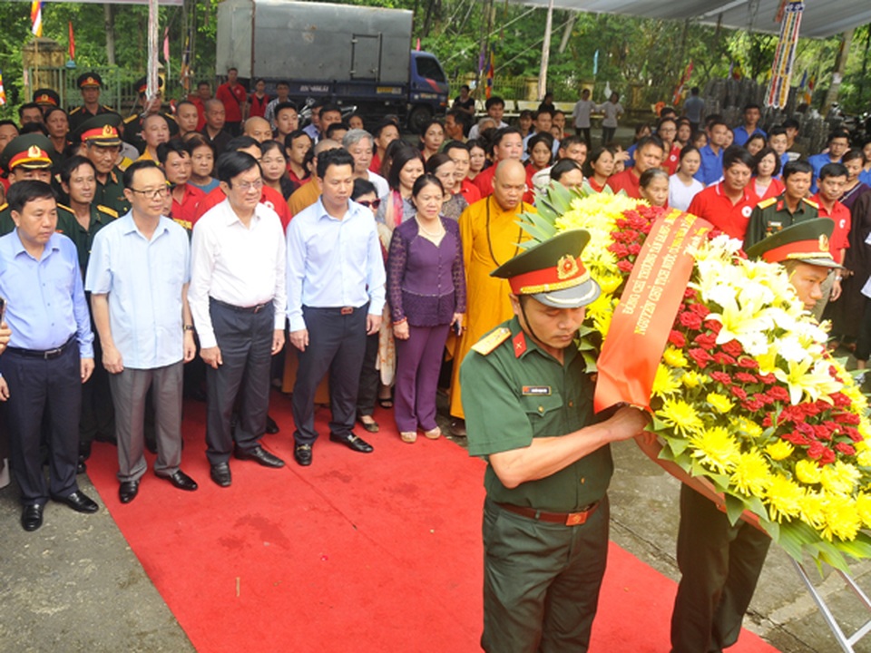 Nguyên Chủ tịch nước Trương Tấn Sang viếng Nghĩa trang Liệt sĩ Quốc gia Vị Xuyên - 1 Nguyên Chủ tịch nước Trương Tấn Sang viếng Nghĩa trang Liệt sĩ Quốc gia Vị Xuyên - 1