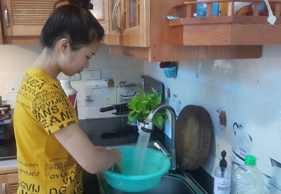 Mất tiền mua nước sạch, dân nhận nước… siêu bẩn - 2 Mất tiền mua nước sạch, dân nhận nước… siêu bẩn - 2