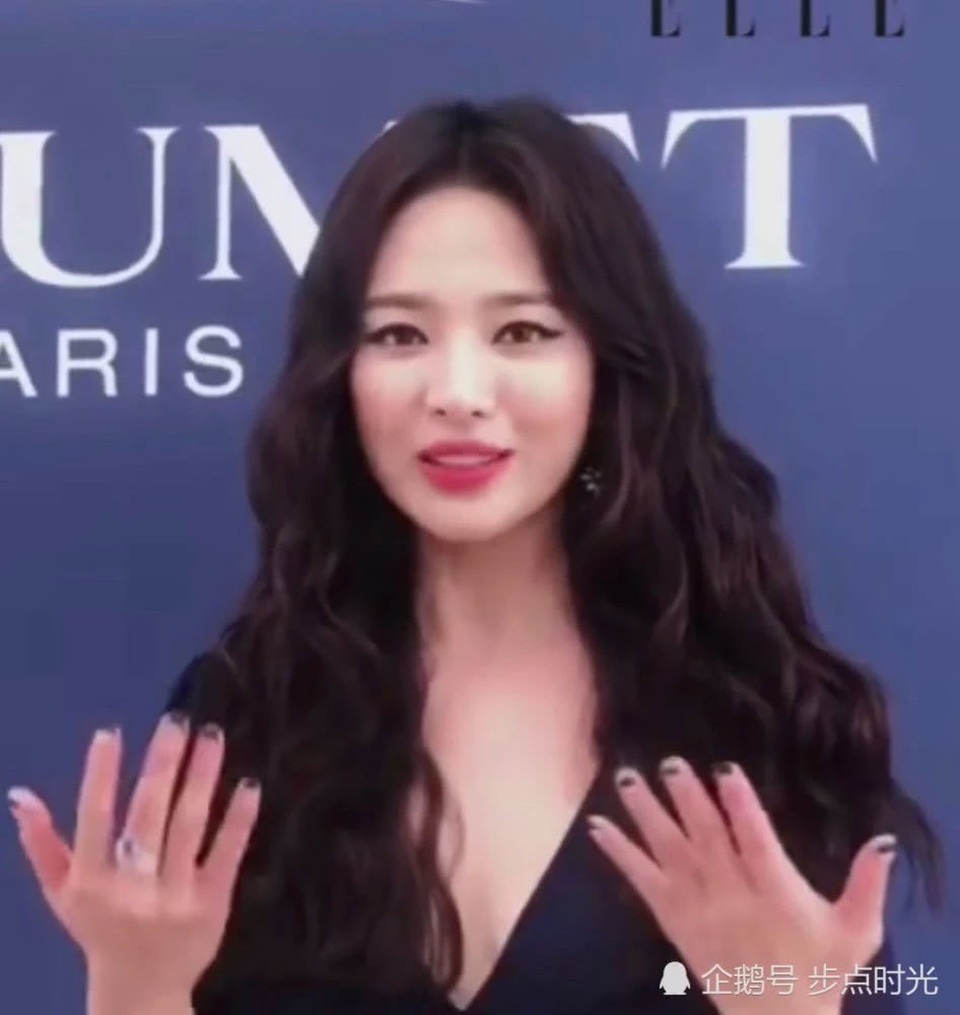 Song Hye Kyo gợi cảm, quyến rũ sau khi ly hôn - 7 Song Hye Kyo gợi cảm, quyến rũ sau khi ly hôn - 7