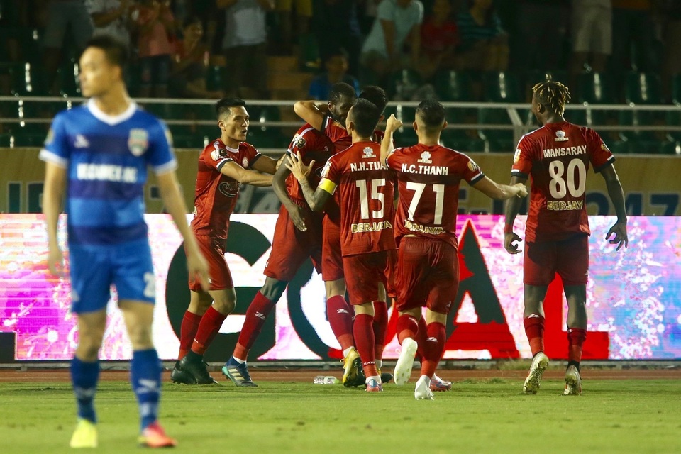 Cuộc đua đến ngôi vô địch V-League vẫn còn quyết liệt - 2 Cuộc đua đến ngôi vô địch V-League vẫn còn quyết liệt - 2