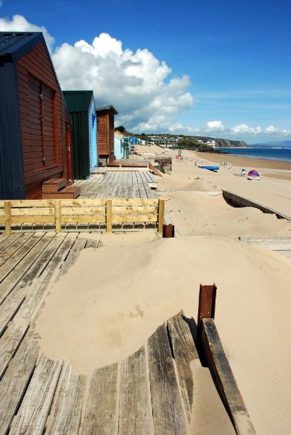 Túp lều bên bờ biển, không điện, không nước được bán với giá hơn 3,2 tỉ đồng - 2 Túp lều bên bờ biển, không điện, không nước được bán với giá hơn 3,2 tỉ đồng - 2