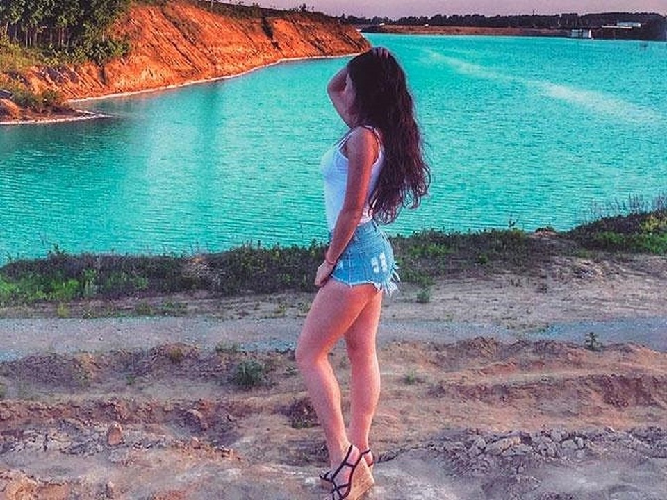 Gái xinh “phát cuồng” với hồ nước xanh lam ngọc ảo diệu nhưng chứa đầy chất độc - 5 Gái xinh “phát cuồng” với hồ nước xanh lam ngọc ảo diệu nhưng chứa đầy chất độc - 5