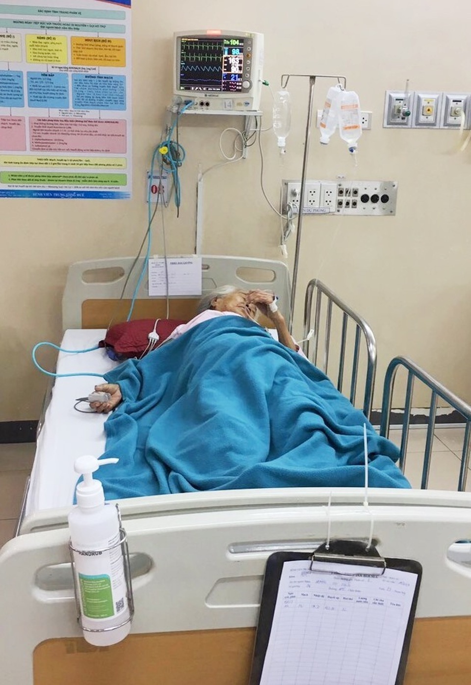 64 người bị ngộ độc phải nhập viện sau khi ăn đám cưới làng quê - 4 64 người bị ngộ độc phải nhập viện sau khi ăn đám cưới làng quê - 4