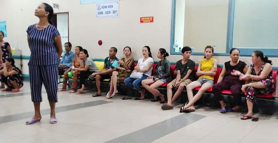 64 người bị ngộ độc phải nhập viện sau khi ăn đám cưới làng quê - 6 64 người bị ngộ độc phải nhập viện sau khi ăn đám cưới làng quê - 6