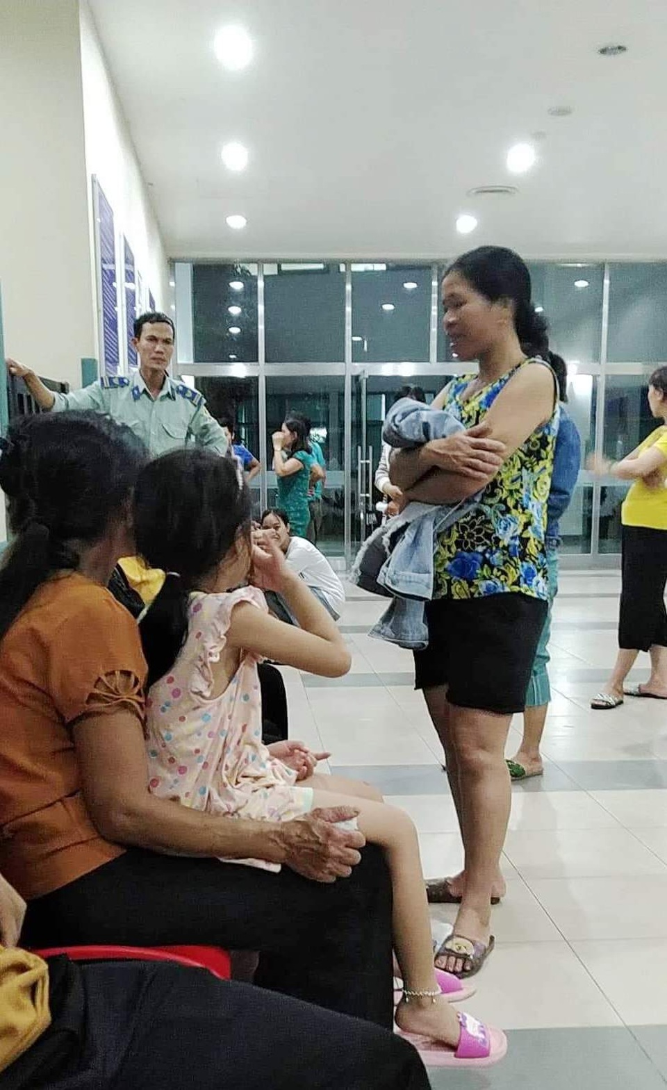 64 người bị ngộ độc phải nhập viện sau khi ăn đám cưới làng quê - 5 64 người bị ngộ độc phải nhập viện sau khi ăn đám cưới làng quê - 5