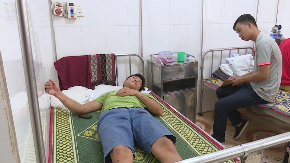 Đối tượng chở gỗ lậu tấn công kiểm lâm viên khi bị truy bắt - 2 Đối tượng chở gỗ lậu tấn công kiểm lâm viên khi bị truy bắt - 2