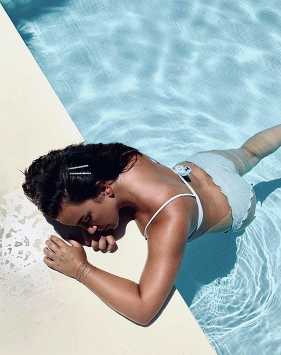 Griezmann gia nhập Barcelona, bà xã đăng ảnh bikini ăn mừng - 2 Griezmann gia nhập Barcelona, bà xã đăng ảnh bikini ăn mừng - 2