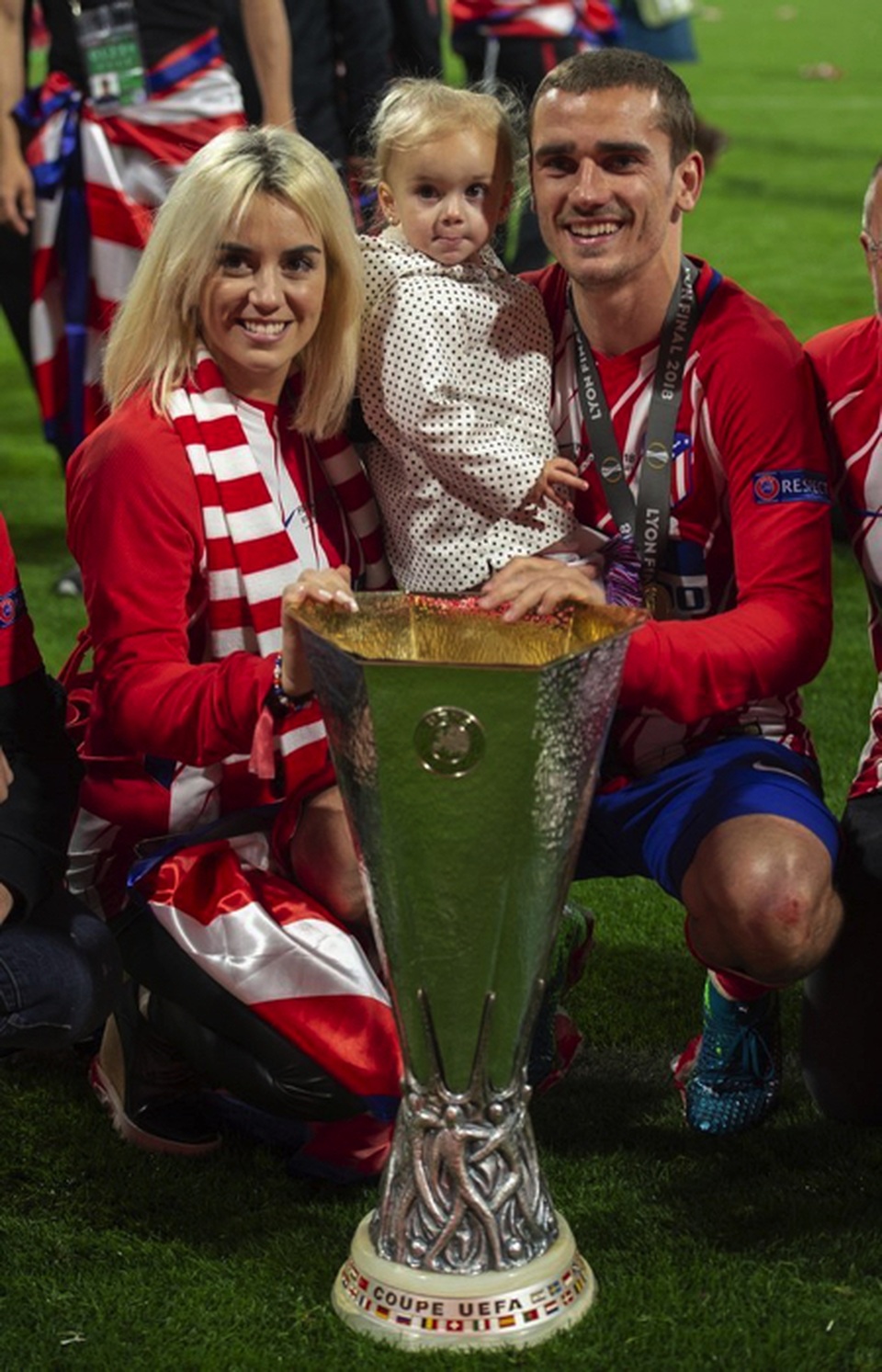 Griezmann gia nhập Barcelona, bà xã đăng ảnh bikini ăn mừng - 3 Griezmann gia nhập Barcelona, bà xã đăng ảnh bikini ăn mừng - 3