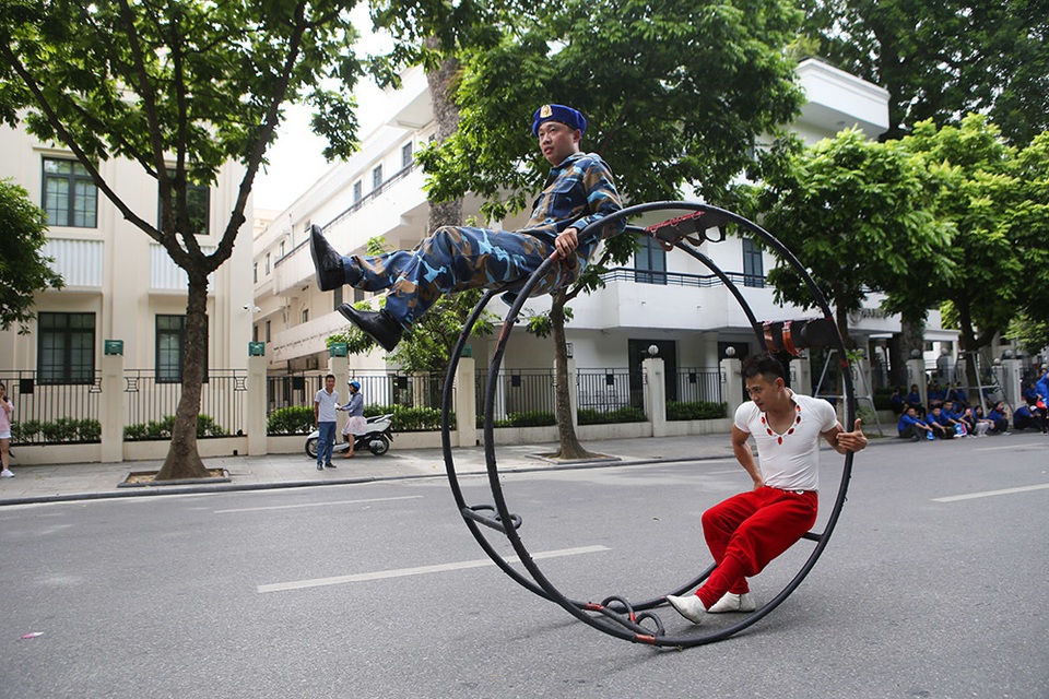 10.000 người diễu hành quanh hồ Gươm mừng Thành phố vì hòa bình - 9 10.000 người diễu hành quanh hồ Gươm mừng Thành phố vì hòa bình - 9