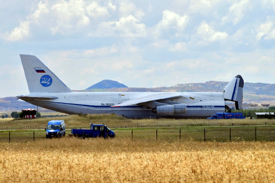 Cận cảnh lô “Rồng lửa” S-400 đầu tiên Nga chuyển cho Thổ Nhĩ Kỳ - 1 Cận cảnh lô “Rồng lửa” S-400 đầu tiên Nga chuyển cho Thổ Nhĩ Kỳ - 1