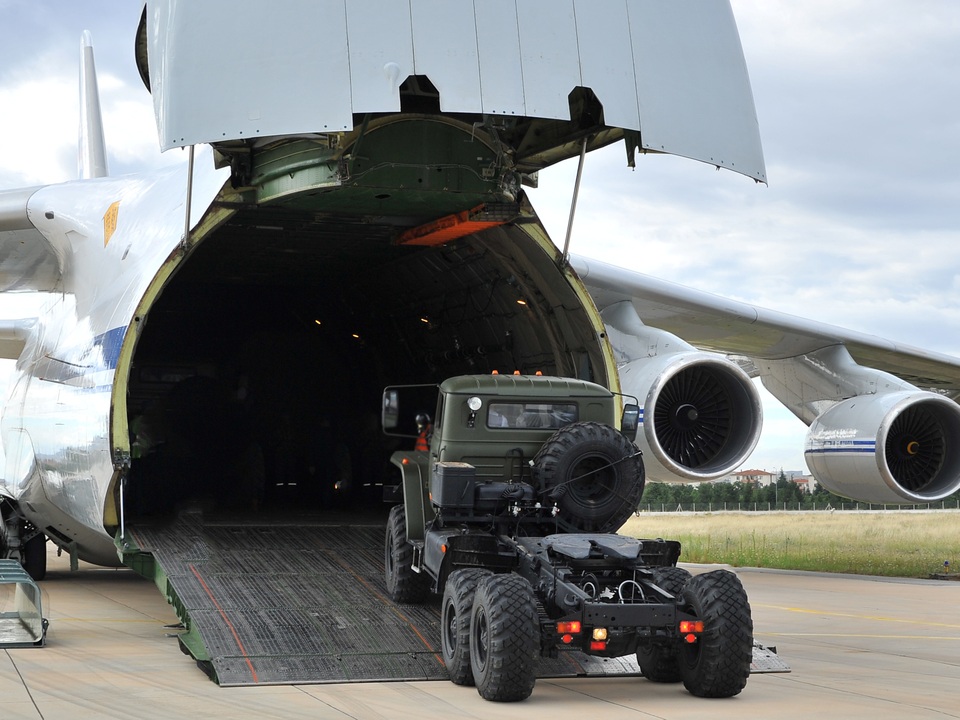 Cận cảnh lô “Rồng lửa” S-400 đầu tiên Nga chuyển cho Thổ Nhĩ Kỳ - 5 Cận cảnh lô “Rồng lửa” S-400 đầu tiên Nga chuyển cho Thổ Nhĩ Kỳ - 5