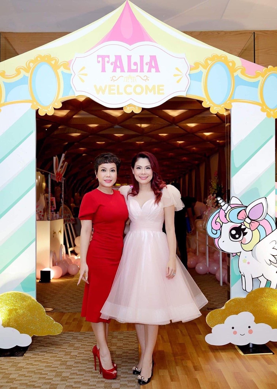 Ca sĩ Thanh Thảo về Việt Nam mừng thôi nôi con gái - 8