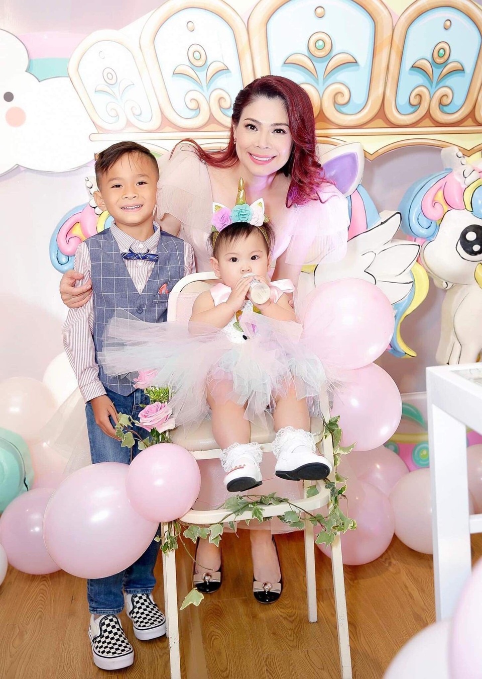 Ca sĩ Thanh Thảo về Việt Nam mừng thôi nôi con gái - 6