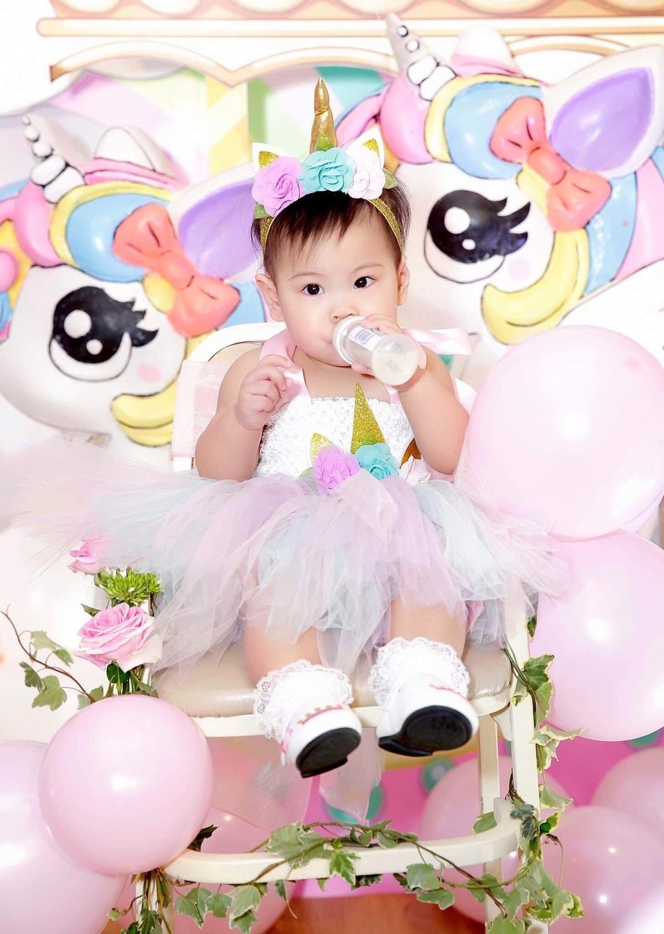 Ca sĩ Thanh Thảo về Việt Nam mừng thôi nôi con gái - 4