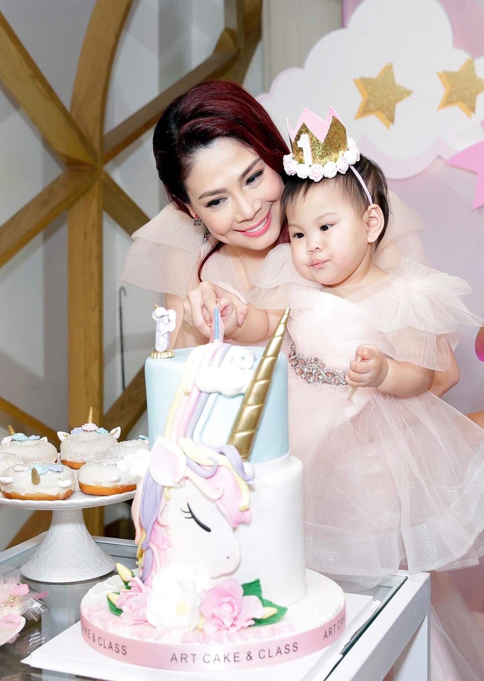 Ca sĩ Thanh Thảo về Việt Nam mừng thôi nôi con gái - 2