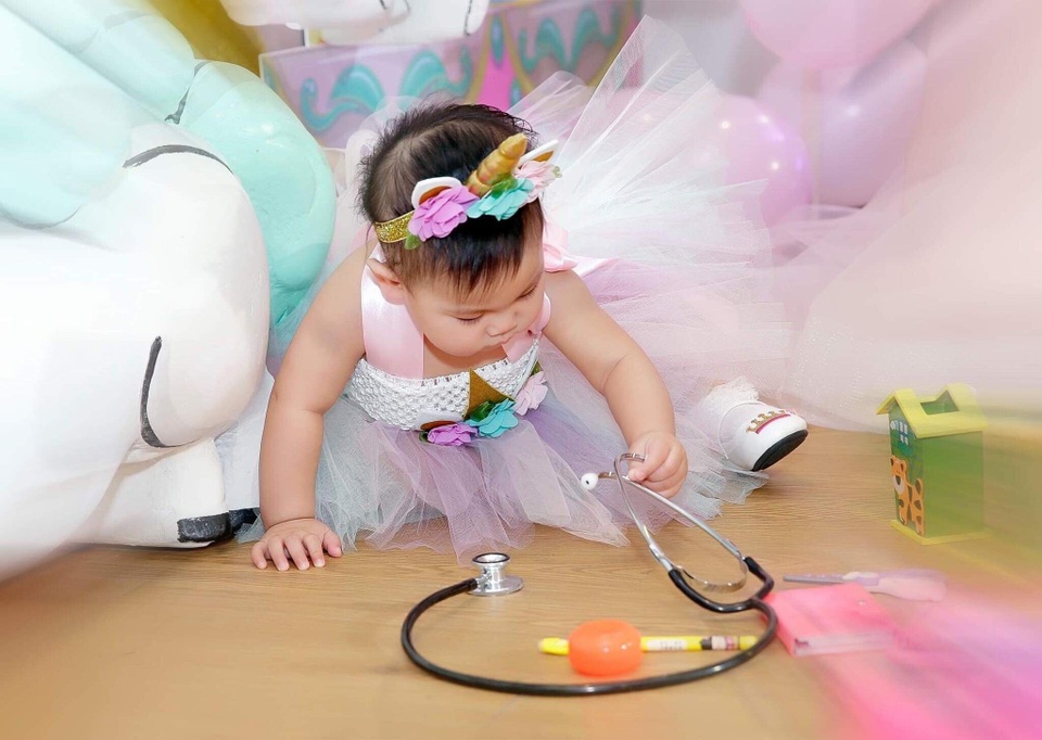 Ca sĩ Thanh Thảo về Việt Nam mừng thôi nôi con gái - 5